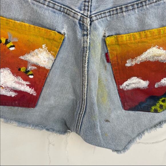 Vintage Levi's Paper Tag Custom Painted Raw Hem Distressed Shorts Size Small - Picture 3 of 5